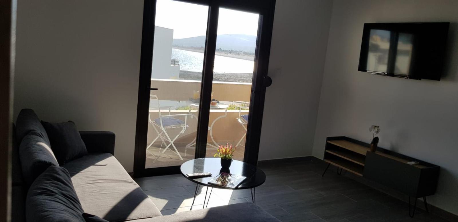 Apartment Sea Breeze 2
